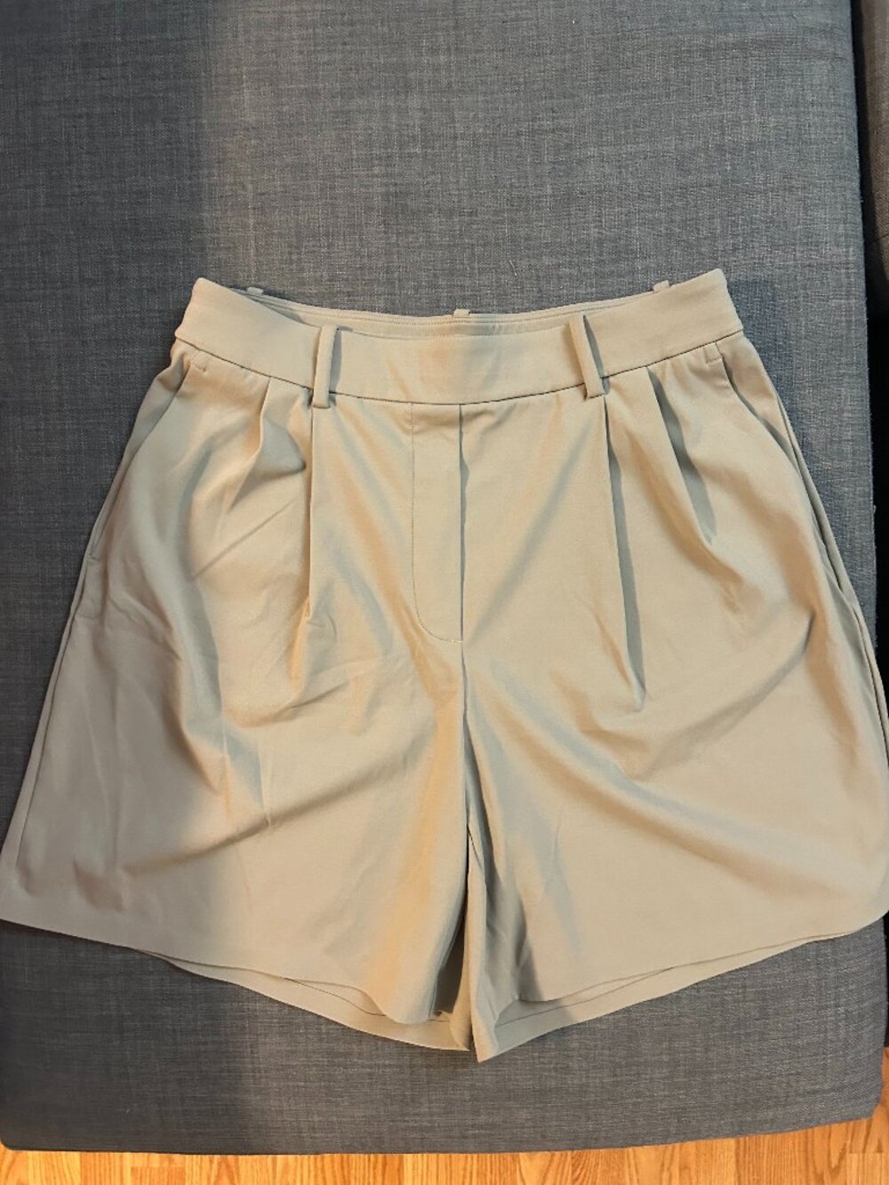 Lululemon Daydrift Pleated High-Rise Short 7" in Warm Ash Grey